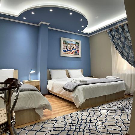 Vila A Hotel Корча Екстериор снимка