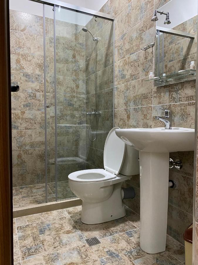 Vila A Hotel Корча Екстериор снимка