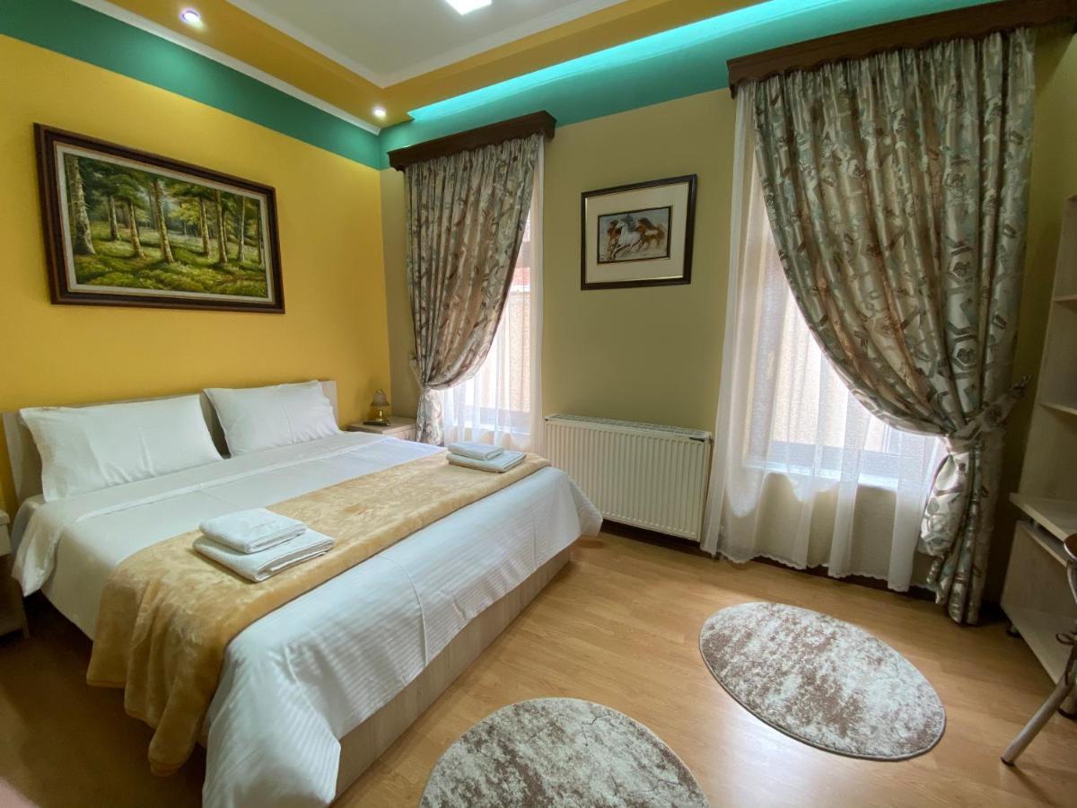 Vila A Hotel Корча Екстериор снимка