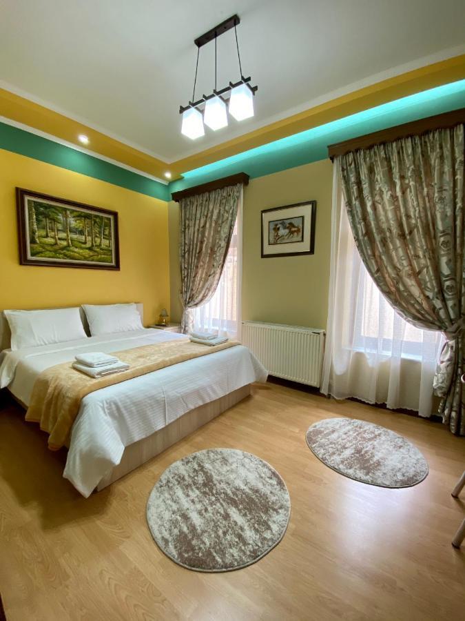 Vila A Hotel Корча Екстериор снимка