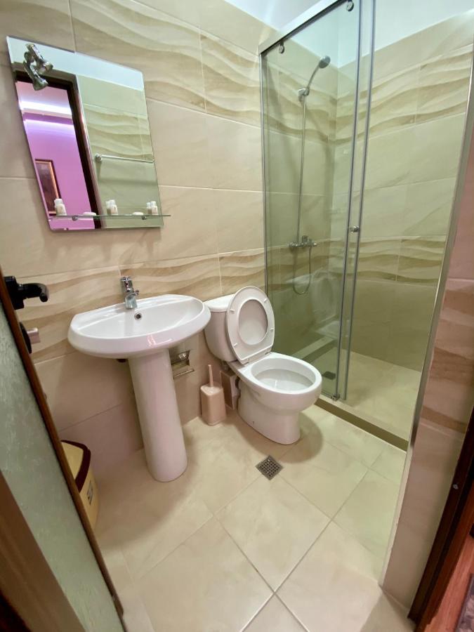 Vila A Hotel Корча Екстериор снимка