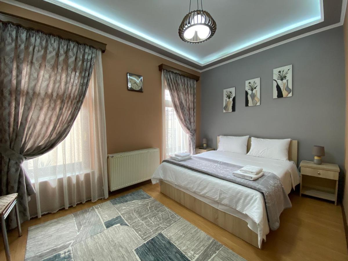 Vila A Hotel Корча Екстериор снимка